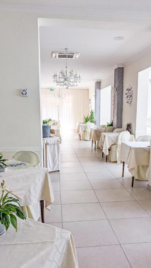 Hotel Explorer Cervia Exterior photo