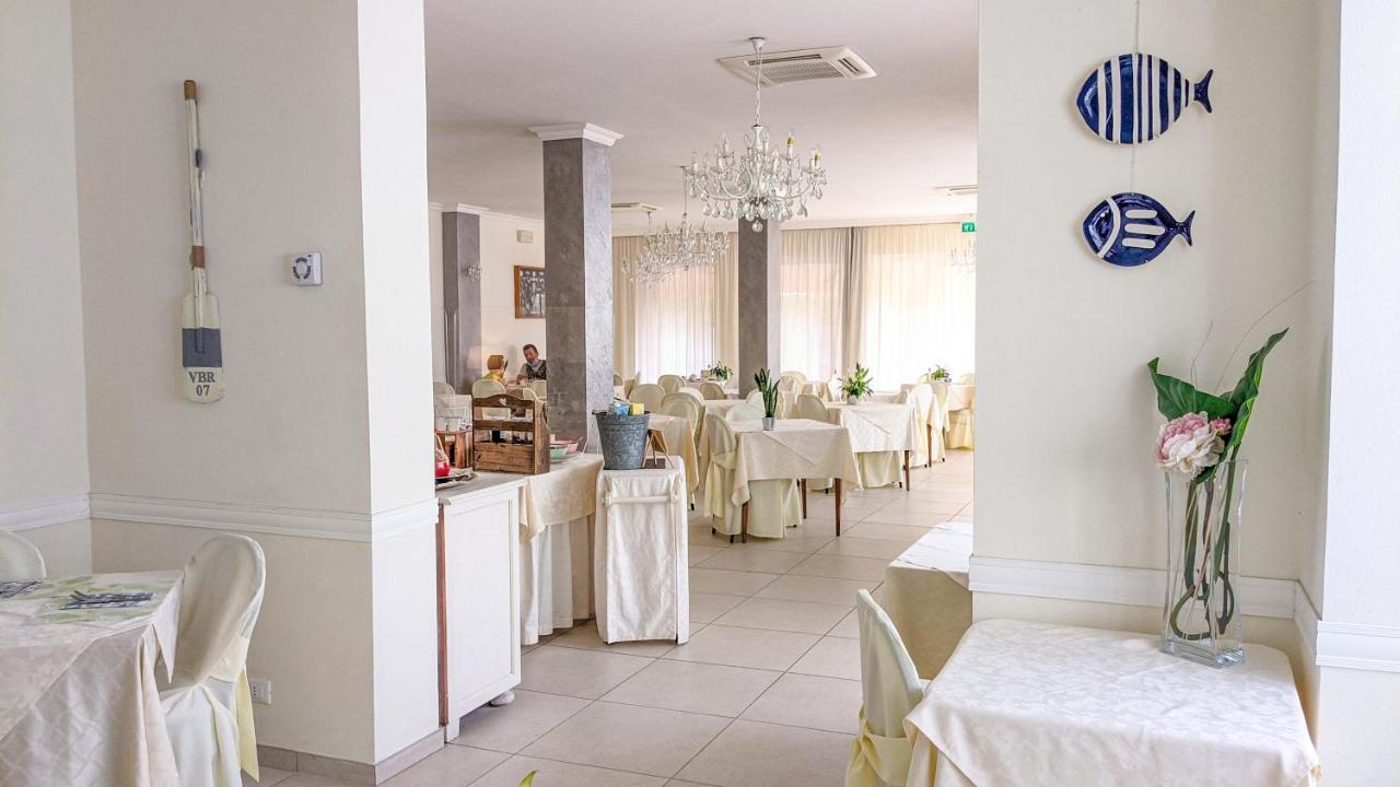 Hotel Explorer Cervia Exterior photo