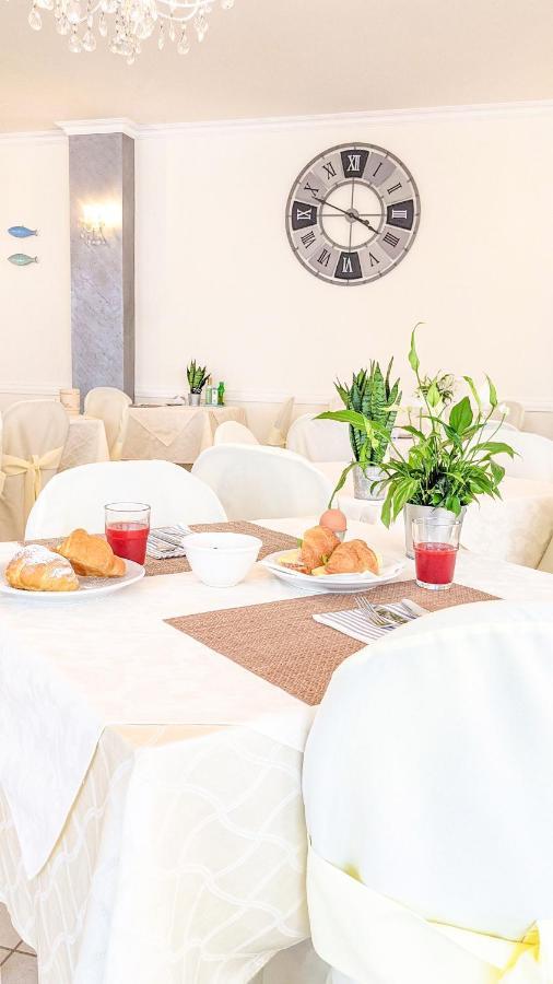 Hotel Explorer Cervia Exterior photo
