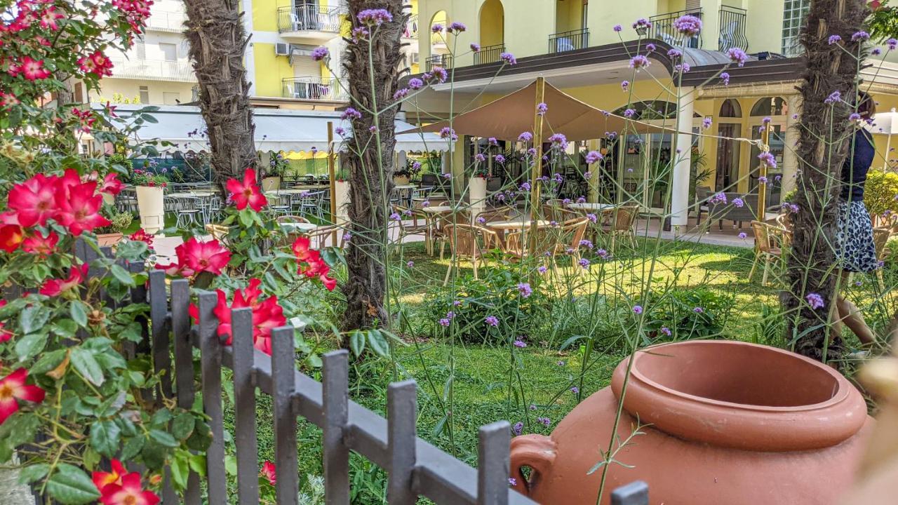 Hotel Explorer Cervia Exterior photo