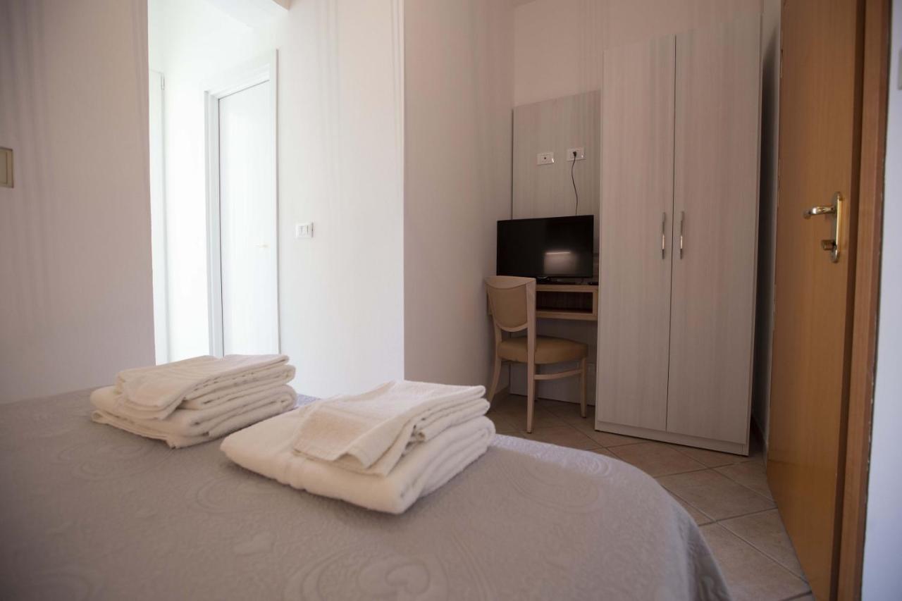 Hotel Explorer Cervia Exterior photo