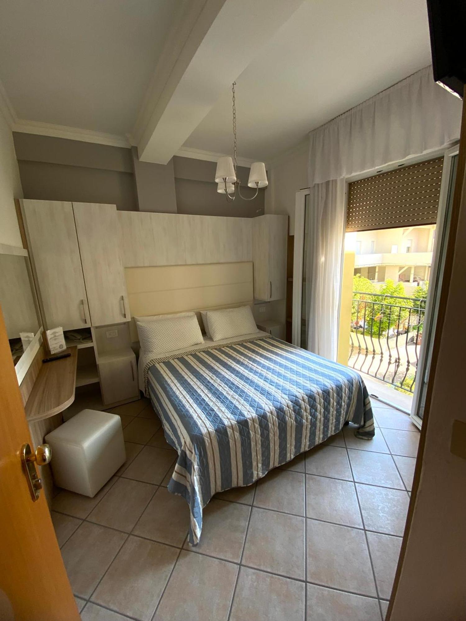 Hotel Explorer Cervia Exterior photo
