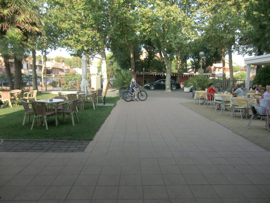 Hotel Explorer Cervia Exterior photo