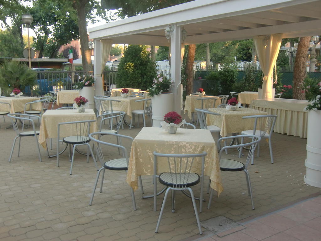 Hotel Explorer Cervia Exterior photo